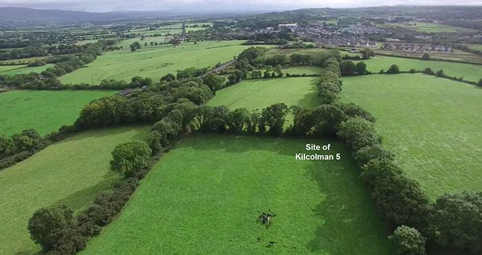 Aerial view of landscape around Kilcolman 5 before excavation, looking east (Ian Russell, ACSU)